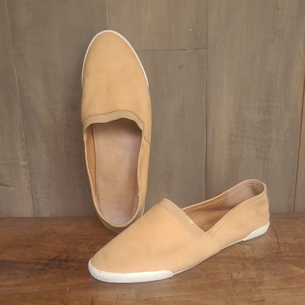 Frye Flats Women's sz 9.5 Melanie Golden Tan Suede Leather Casual Flats